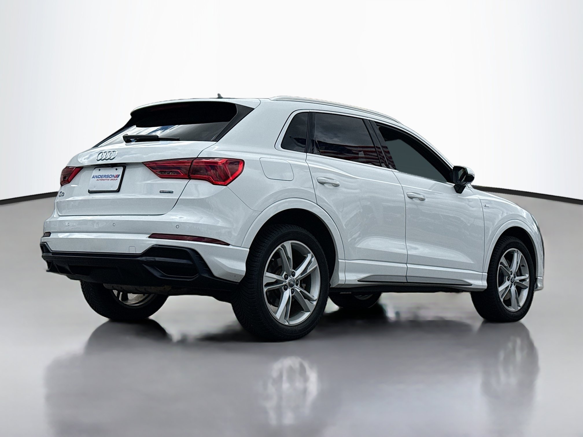 Used 2019 Audi Q3 2.0T Premium Plus AWD/4WD image 2