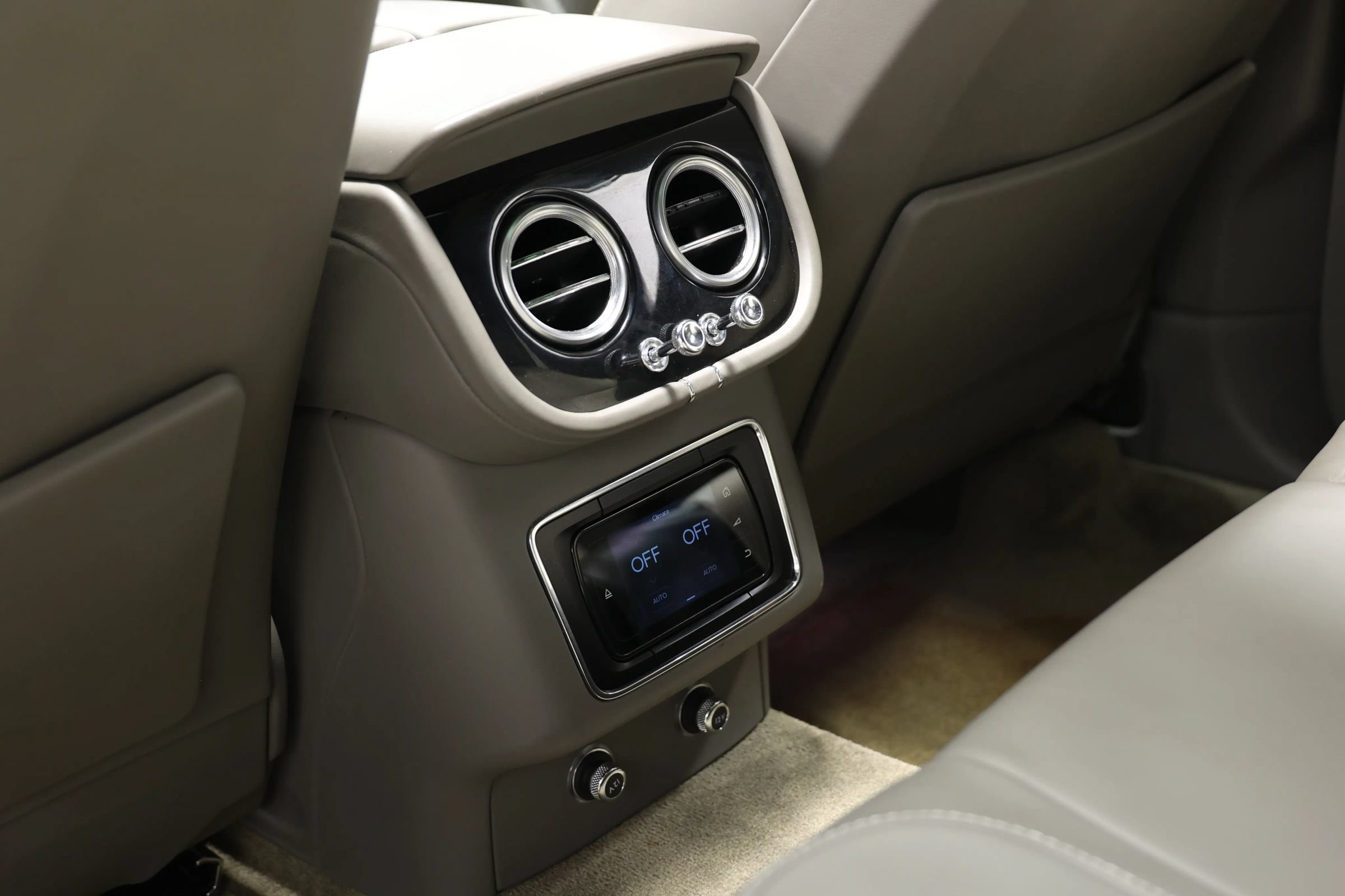 Used 2018 Bentley Bentayga Onyx Edition AWD/4WD image 67