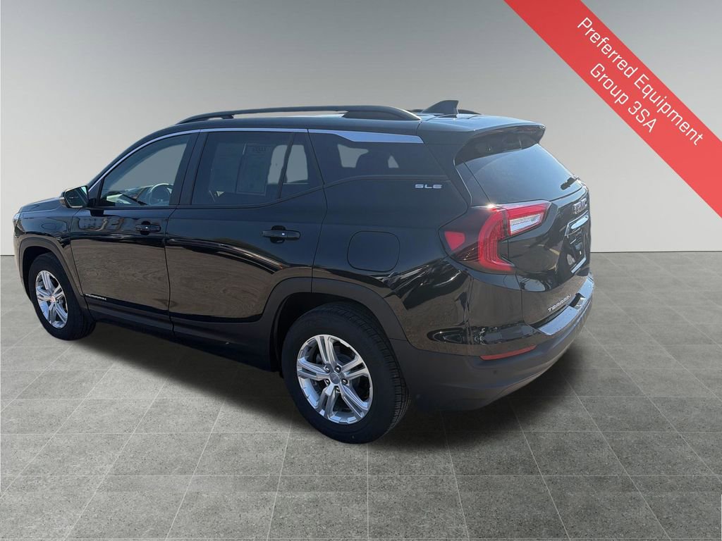 Used 2024 GMC Terrain SLE w/ Driver Convenience Package FWD image 4