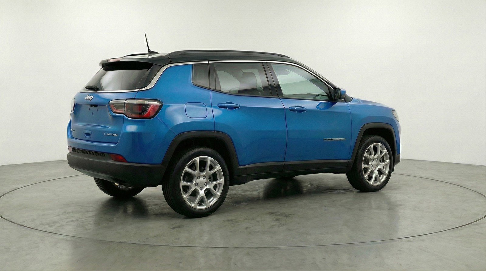 Used 2025 Jeep Compass Limited image 9