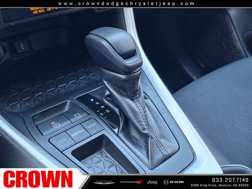 Used 2020 Toyota RAV4 LE w/ Carpet Mat Package FWD image 27