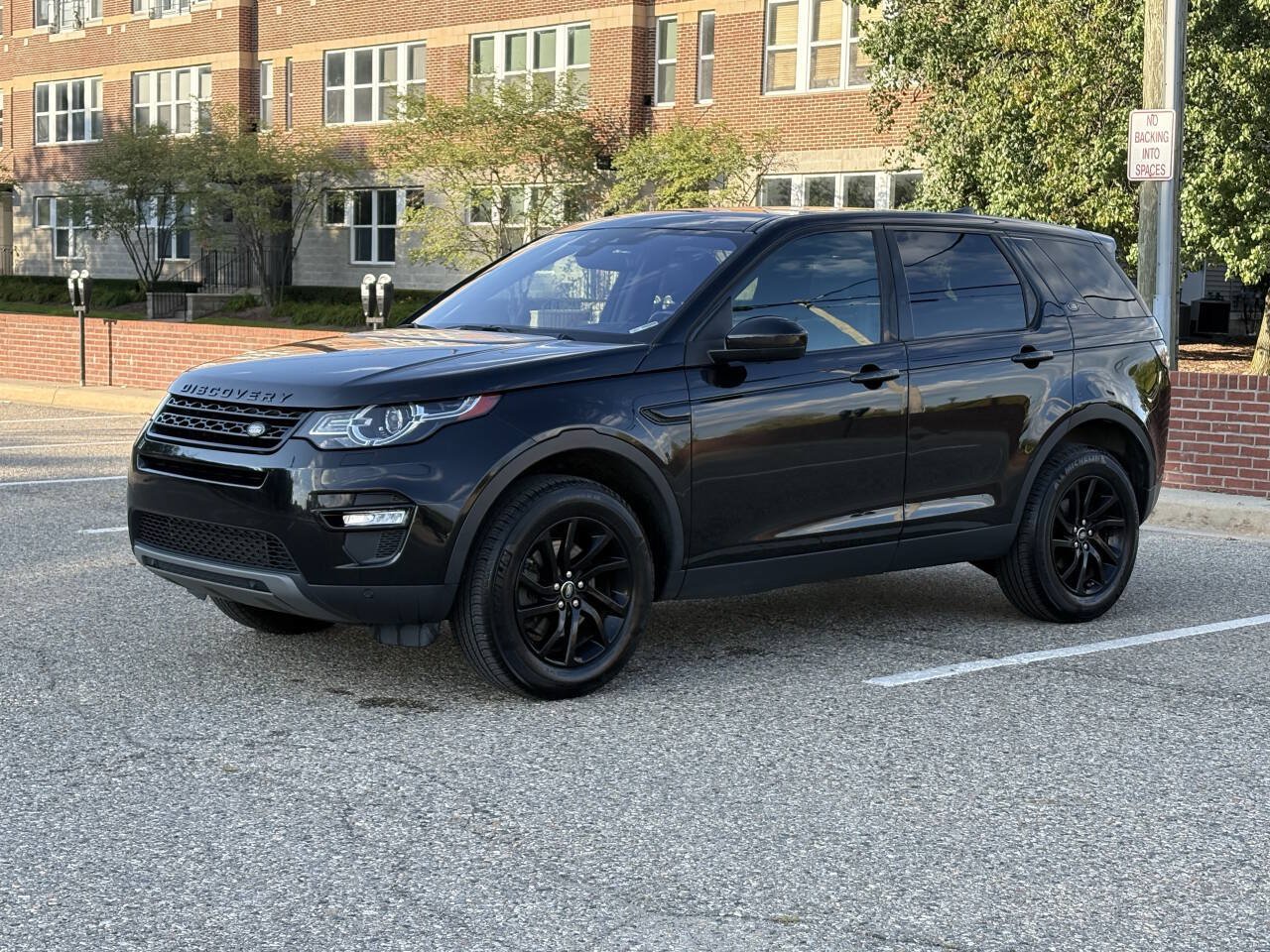 Used 2017 Land Rover Discovery Sport HSE AWD/4WD image 1