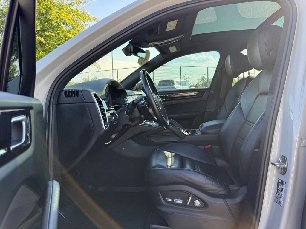 Used 2021 Porsche Cayenne AWD/4WD image 26