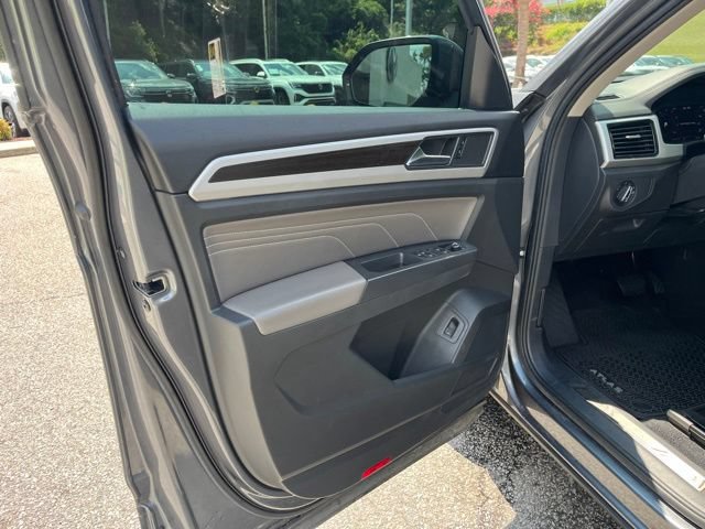 Used 2023 Volkswagen Atlas SE w/ Panoramic Sunroof Package FWD image 5