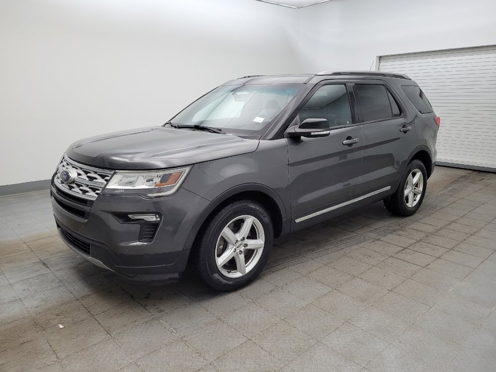 Used 2018 Ford Explorer XLT w/ Equipment Group 202A FWD image 2