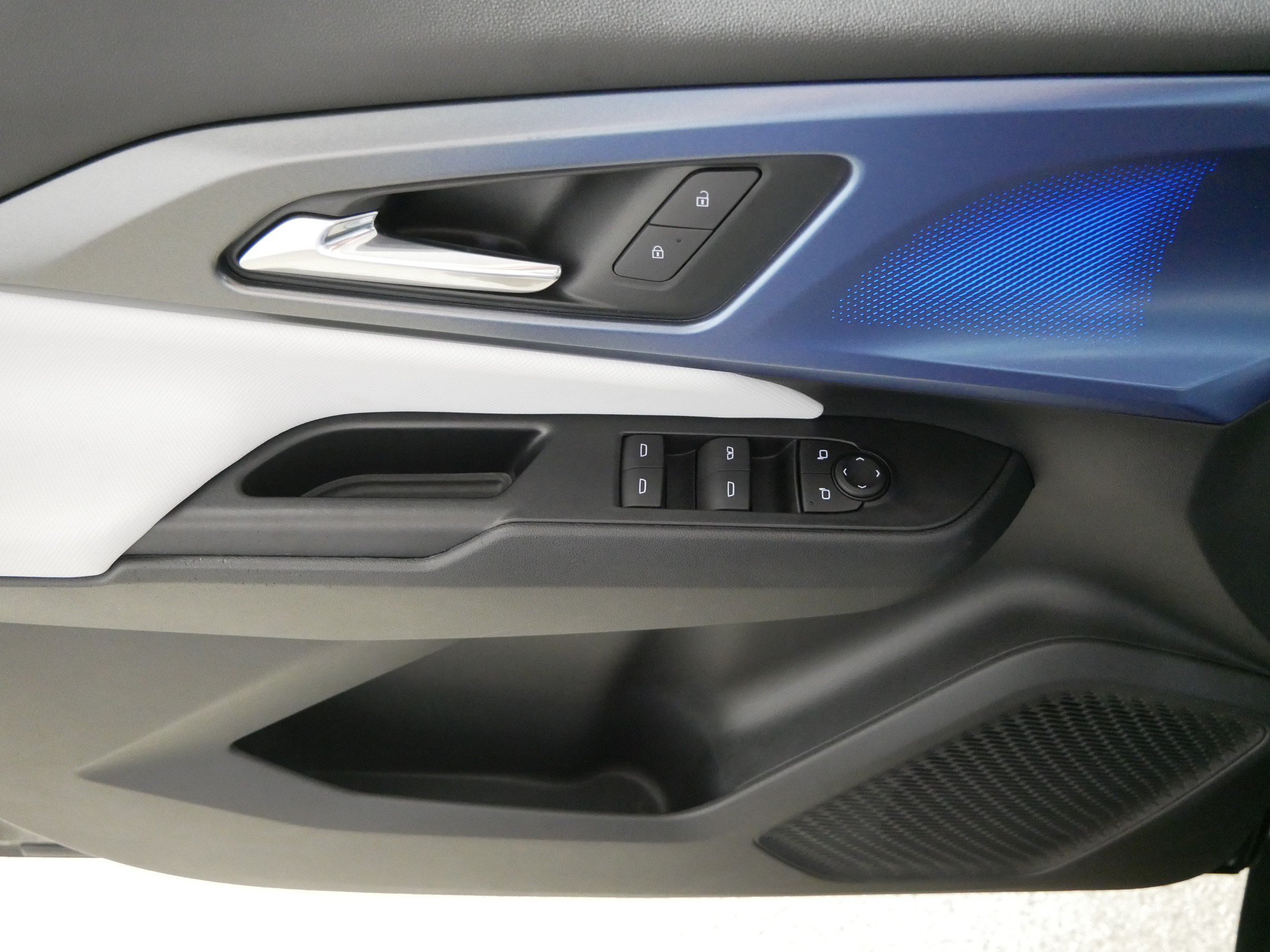 Used 2025 Chevrolet Equinox EV LT w/ Convenience Package FWD image 19