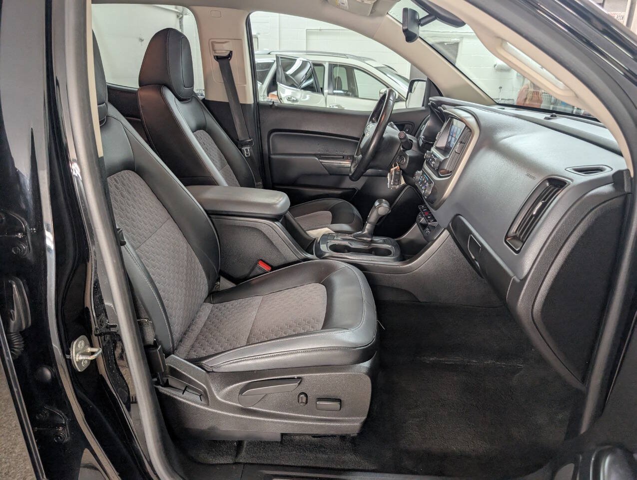 Used 2015 Chevrolet Colorado Z71 AWD/4WD image 18