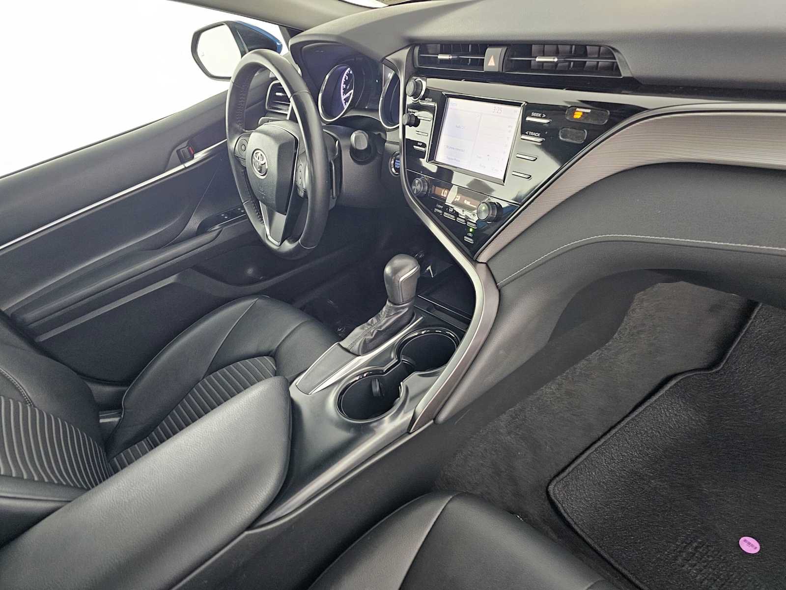 Used 2019 Toyota Camry SE FWD image 11
