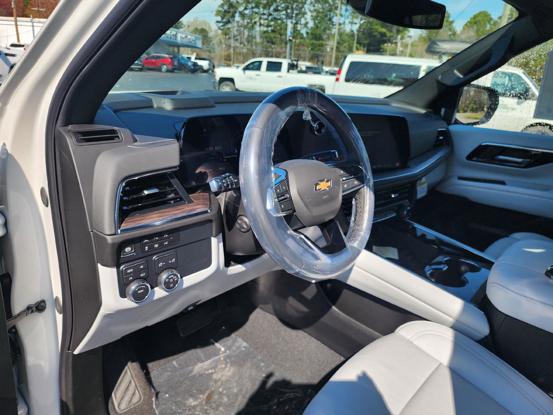 New 2025 Chevrolet Suburban Premier image 7