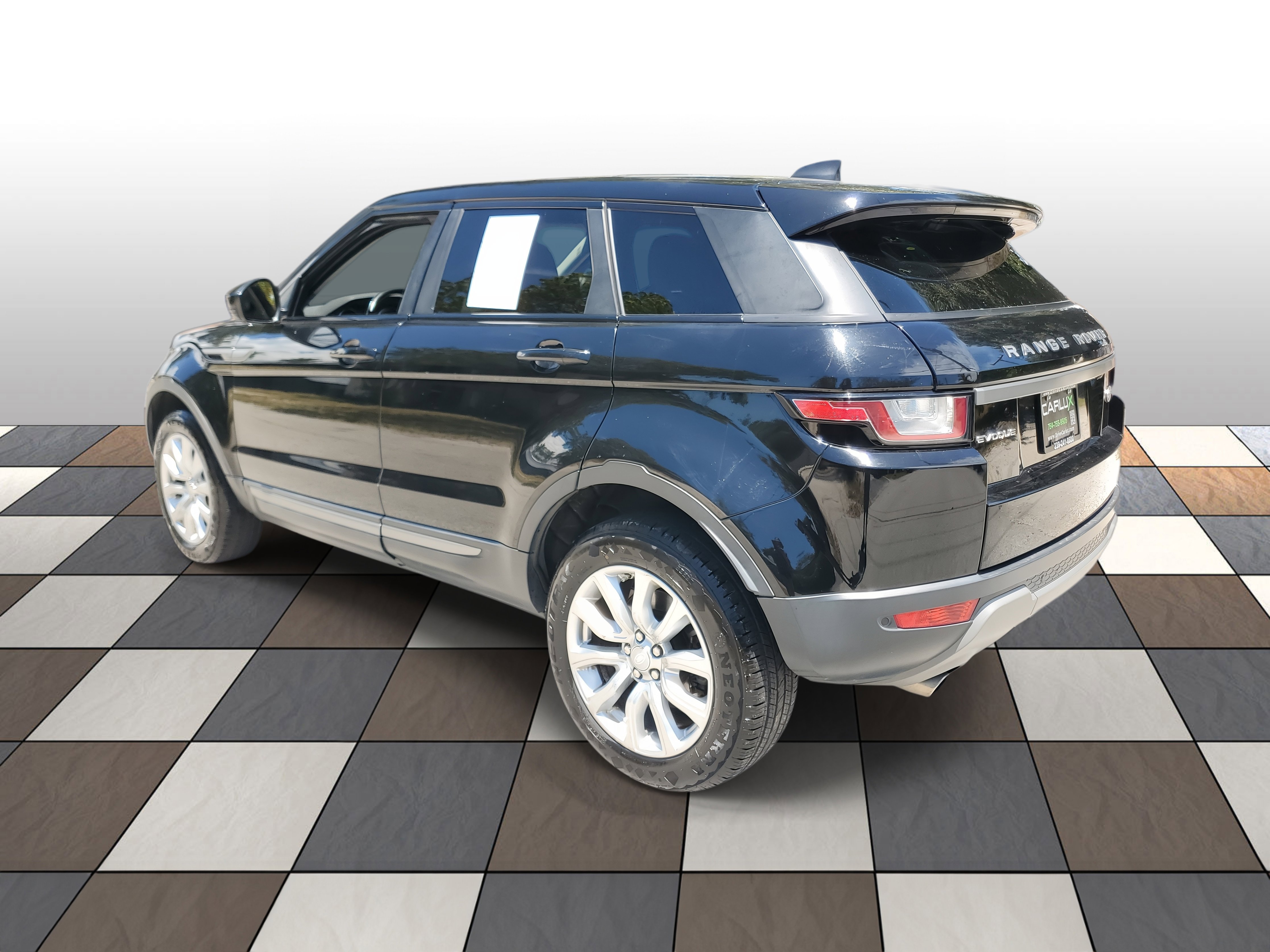 Used 2019 Land Rover Range Rover Evoque SE image 6