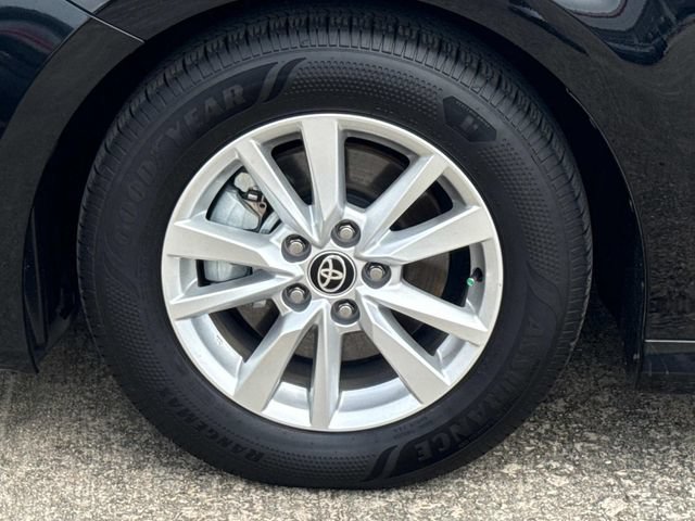Used 2025 Toyota Camry LE w/ Convenience Package FWD image 5