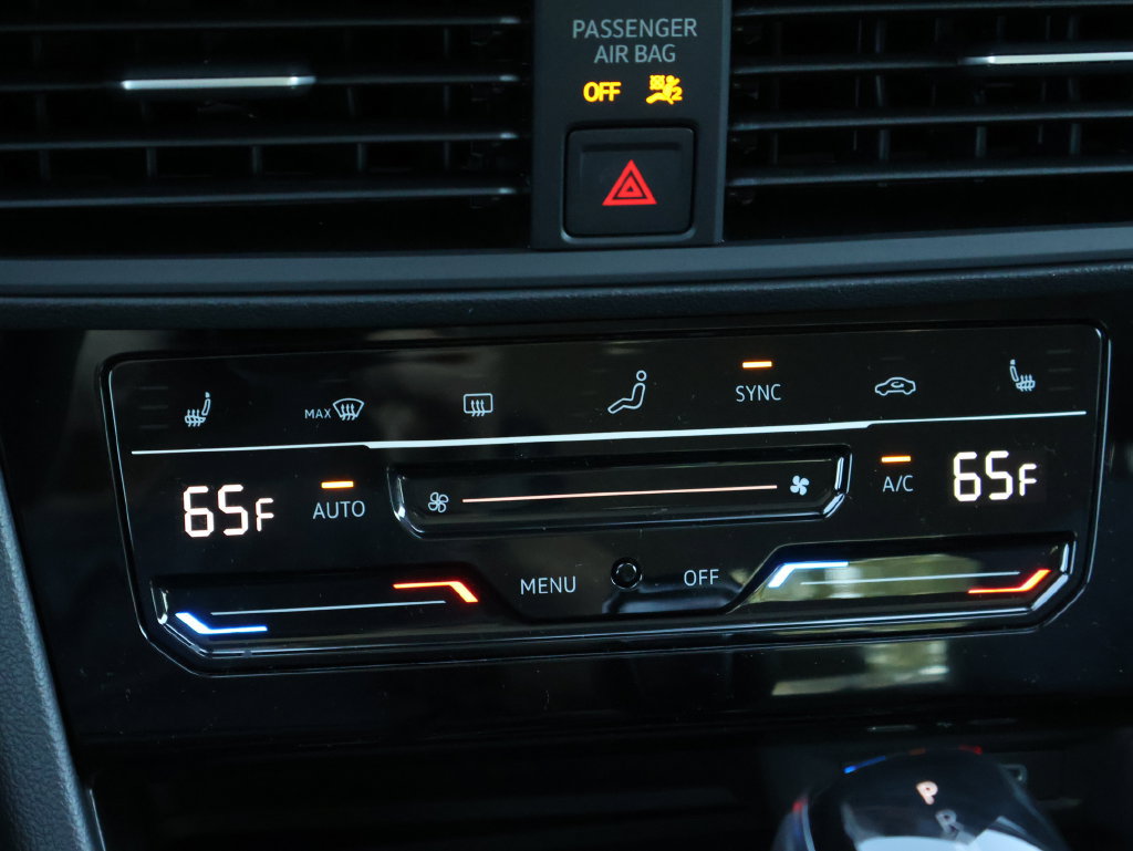 Used 2026 Volkswagen Jetta SE FWD image 19