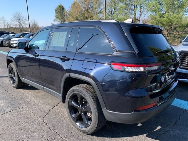 Used 2024 Jeep Grand Cherokee Limited w/ Black Appearance Package image 3