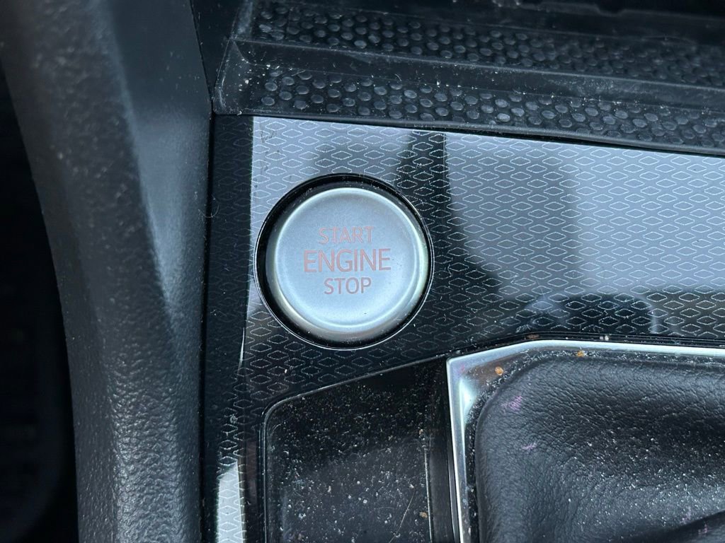 Used 2025 Volkswagen Taos SE image 28