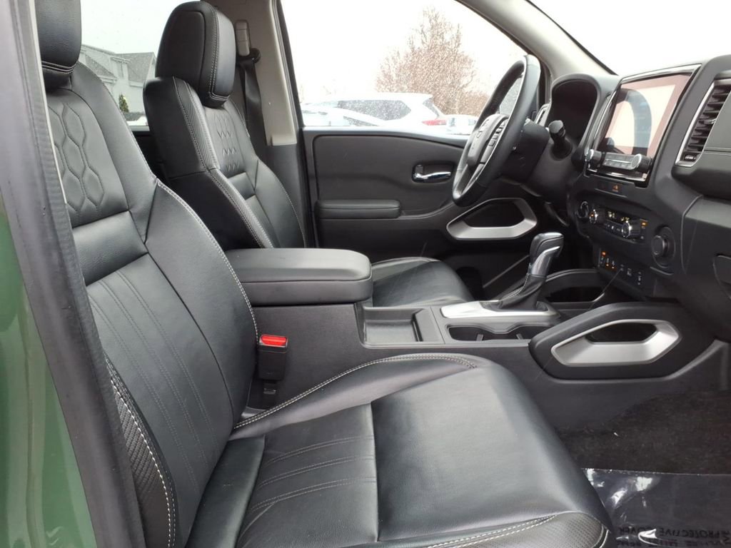 Used 2022 Nissan Frontier SV w/ SV Premium Package image 13