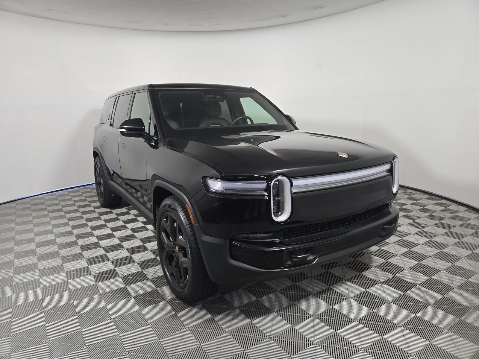 Used 2025 Rivian R1S Adventure Dual AWD/4WD image 7