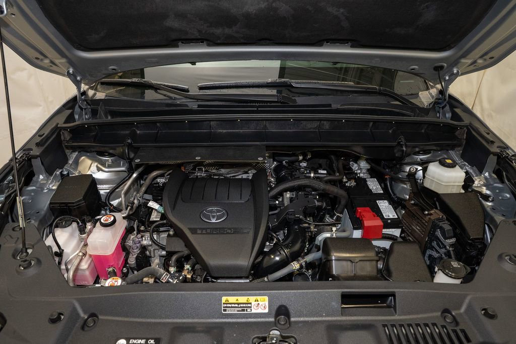 Used 2024 Toyota Highlander LE image 20