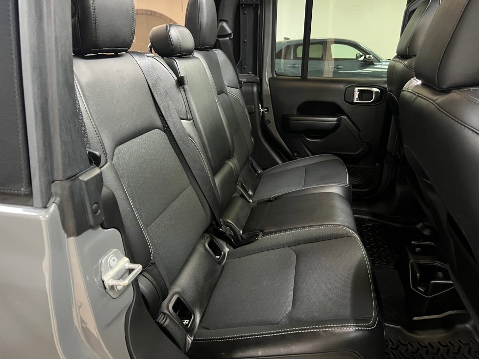 Used 2021 Jeep Gladiator Sport image 33