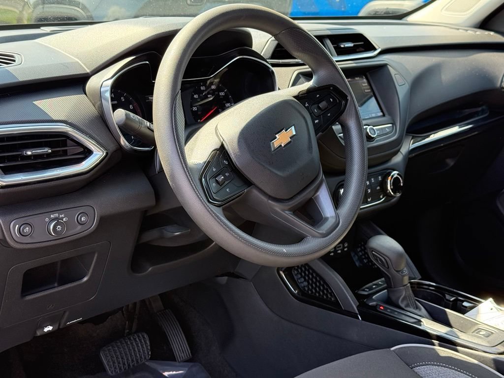 Used 2023 Chevrolet TrailBlazer LT AWD/4WD image 25