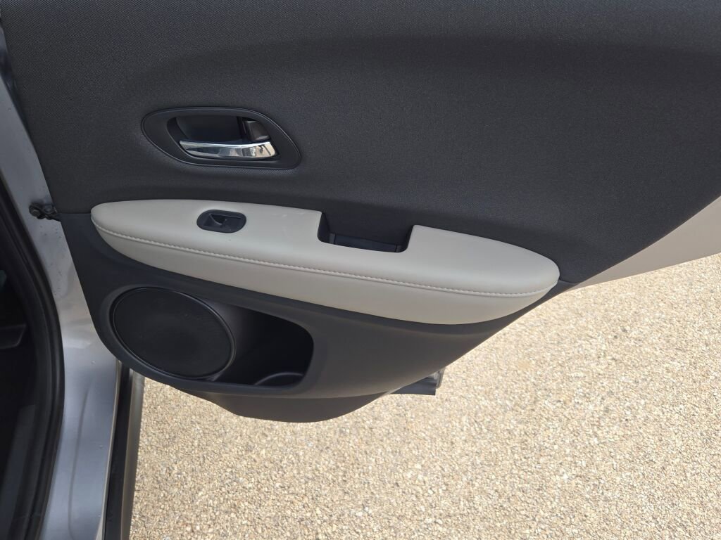 Used 2021 Honda HR-V LX image 9