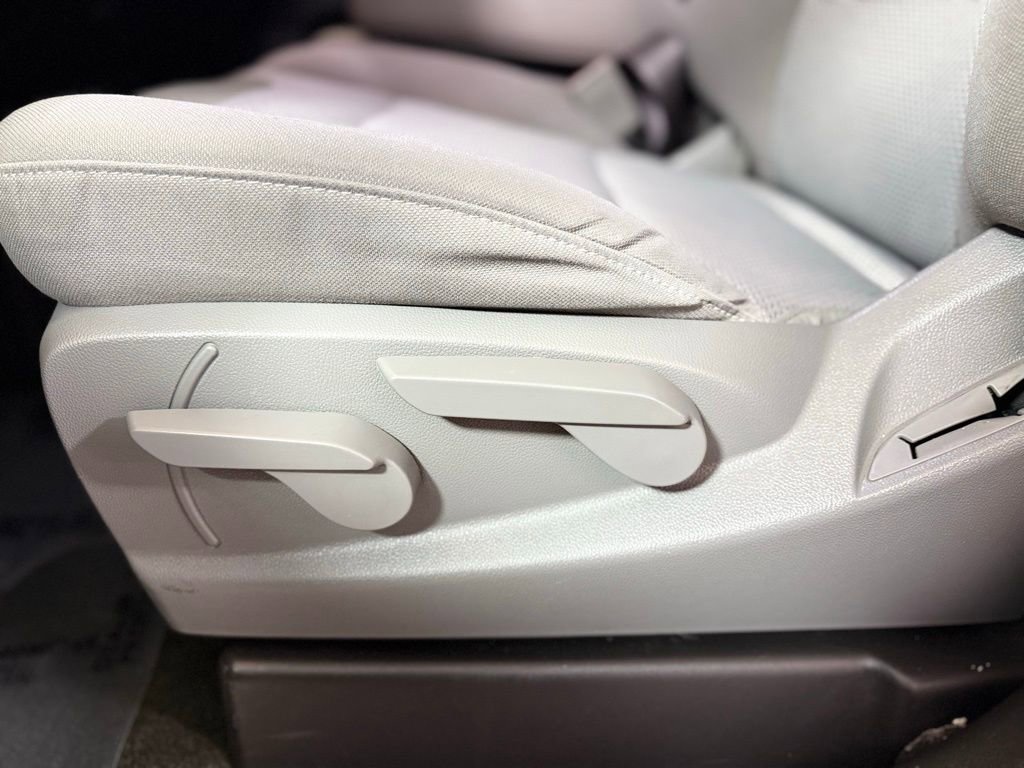 Used 2018 Chevrolet Silverado 1500 Custom w/ Custom Convenience Package image 20