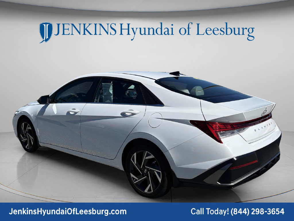Certified 2025 Hyundai Elantra Limited FWD image 7