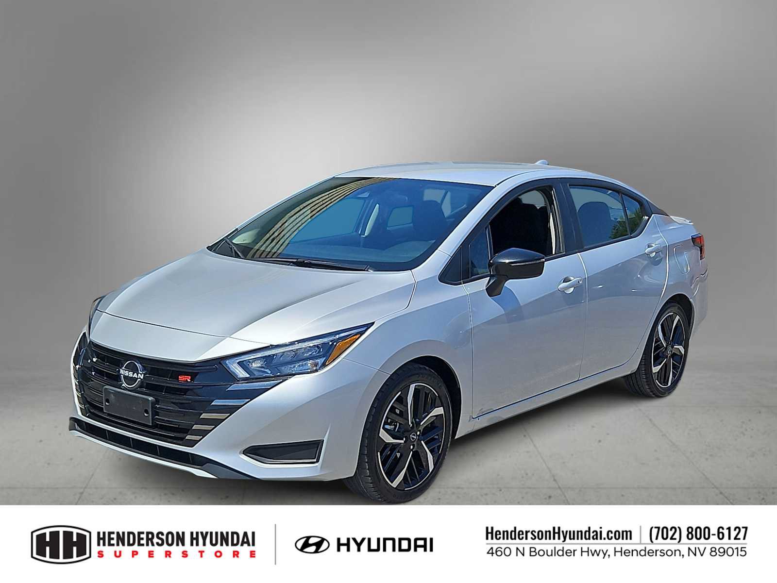 Used 2024 Nissan Versa SR FWD image 4