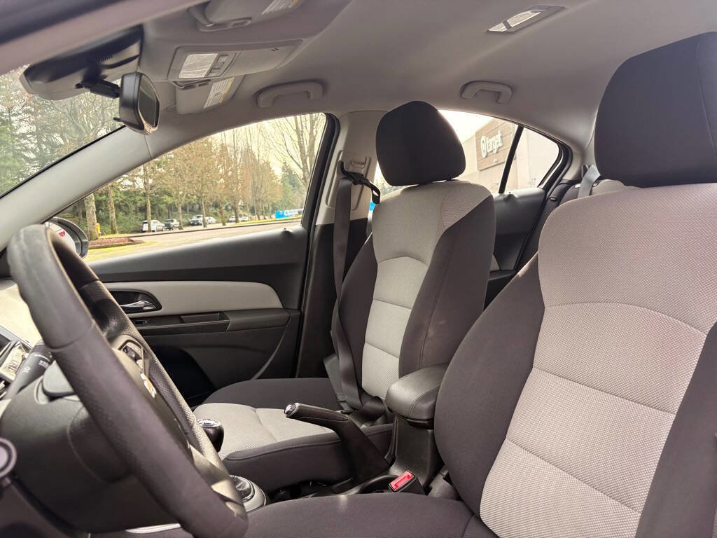 Used 2014 Chevrolet Cruze LS image 9