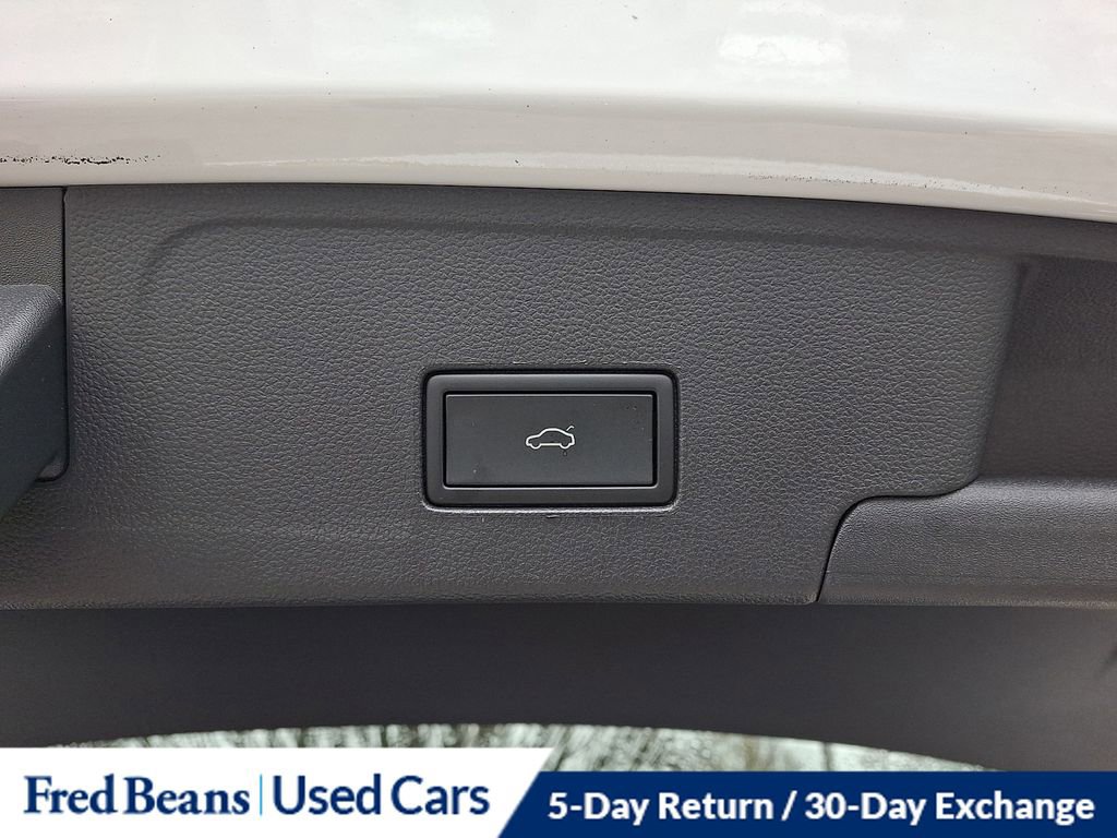 Certified 2024 Volkswagen Atlas Cross Sport SEL R-Line image 31