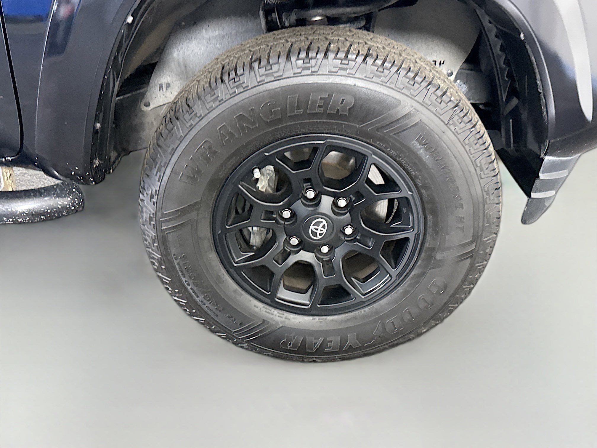 Used 2022 Toyota Tacoma SR5 w/ Technology Package image 31