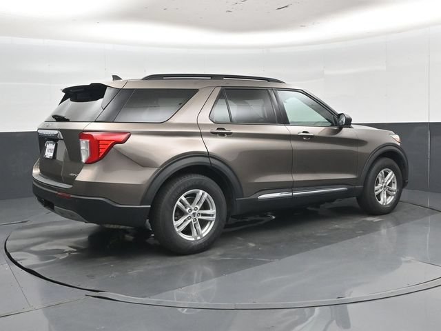 Used 2021 Ford Explorer XLT w/ Equipment Group 202A AWD/4WD image 30