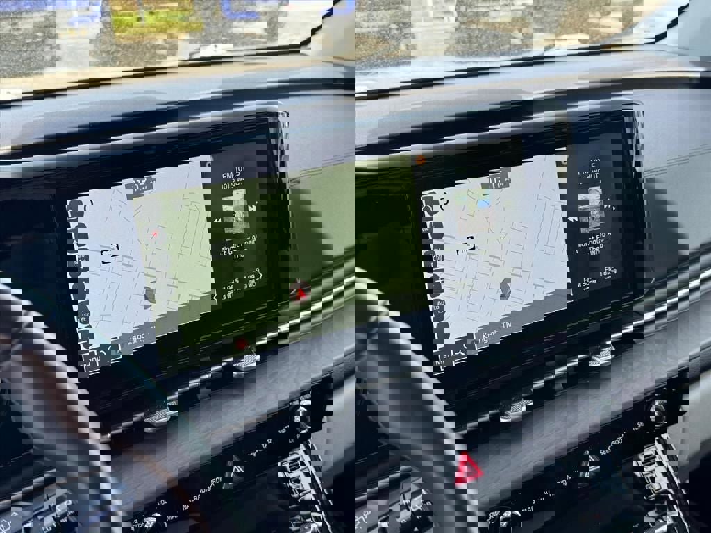 Used 2024 Kia Carnival EX image 22