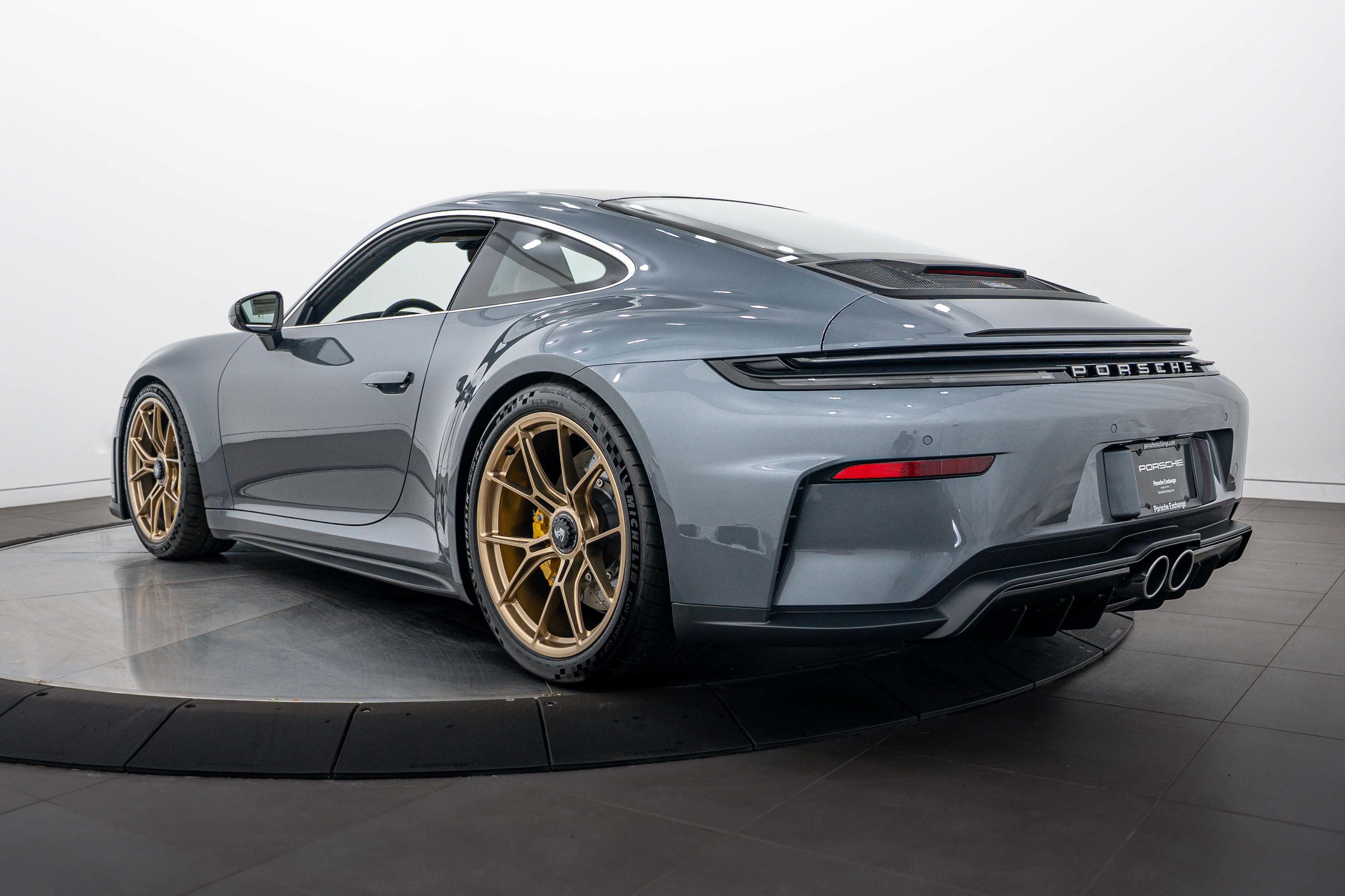 New 2026 Porsche 911 GT3 RWD image 3