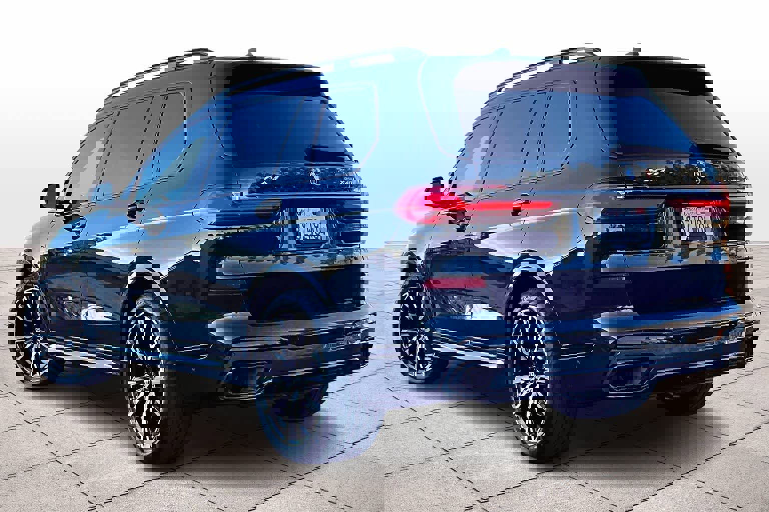 Used 2022 BMW X7 xDrive40i w/ M Sport Package image 15