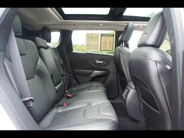 Used 2019 Jeep Cherokee Limited AWD/4WD image 12