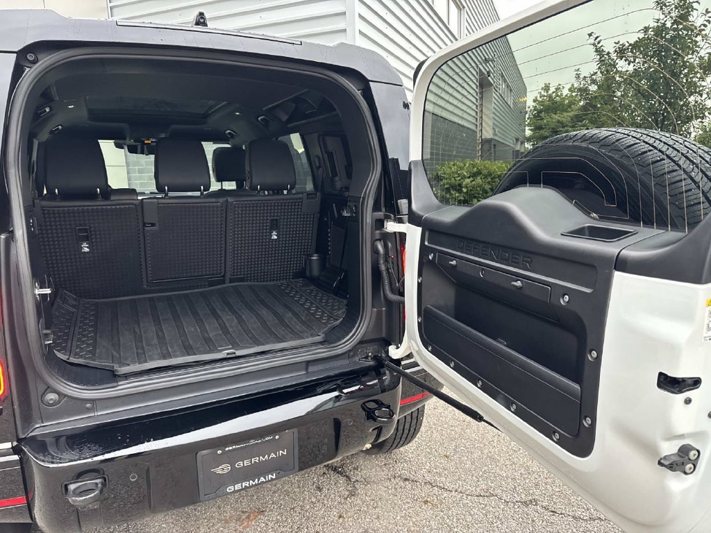 Used 2022 Land Rover Defender 110 X-Dynamic SE AWD/4WD image 6