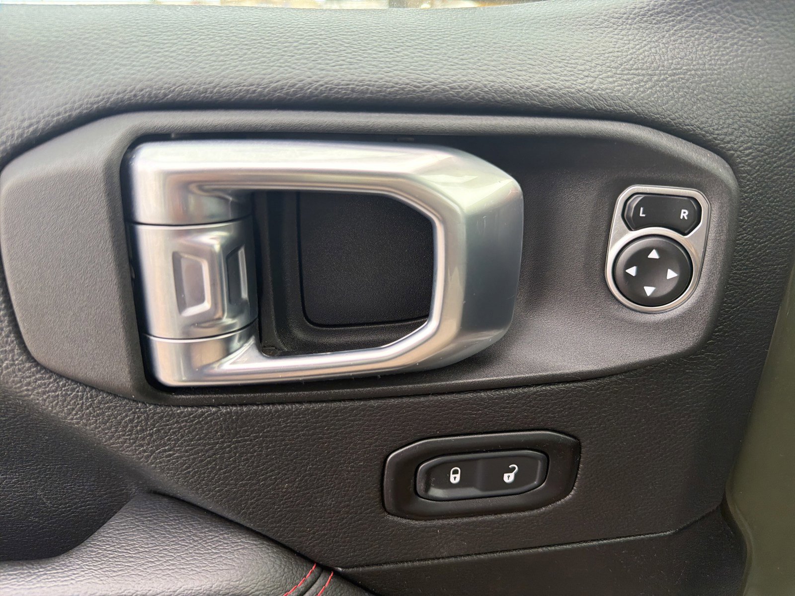 Used 2022 Jeep Gladiator Rubicon w/ Cold Weather Group image 19