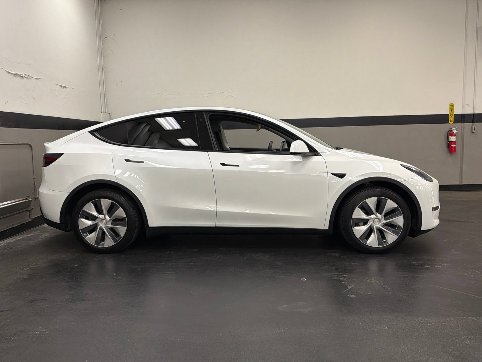 Used 2020 Tesla Model Y Long Range AWD/4WD image 3