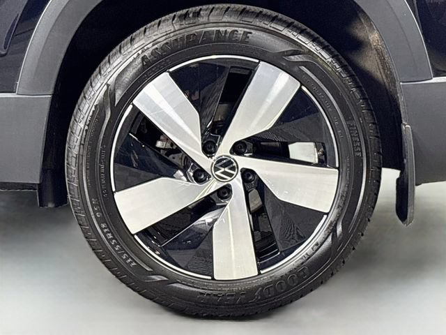 Certified 2025 Volkswagen Taos S AWD/4WD image 32