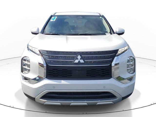 Used 2024 Mitsubishi Outlander SE FWD image 2