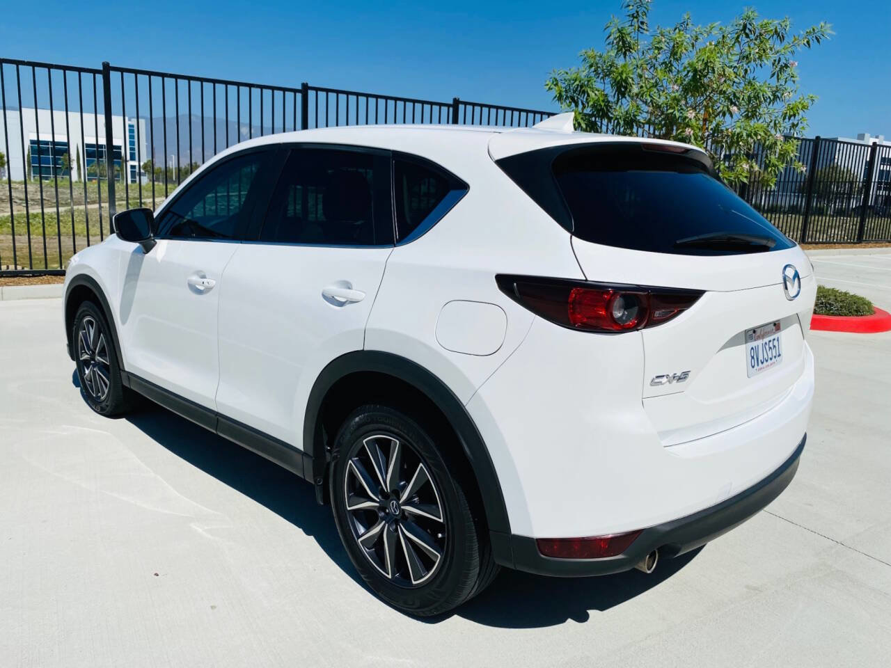 Used 2018 MAZDA CX-5 Touring w/ Preferred Equipment Package image 4