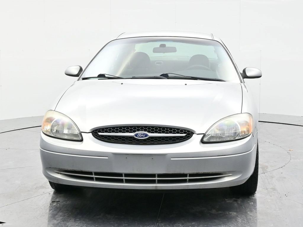 Used 2002 Ford Taurus SE image 2