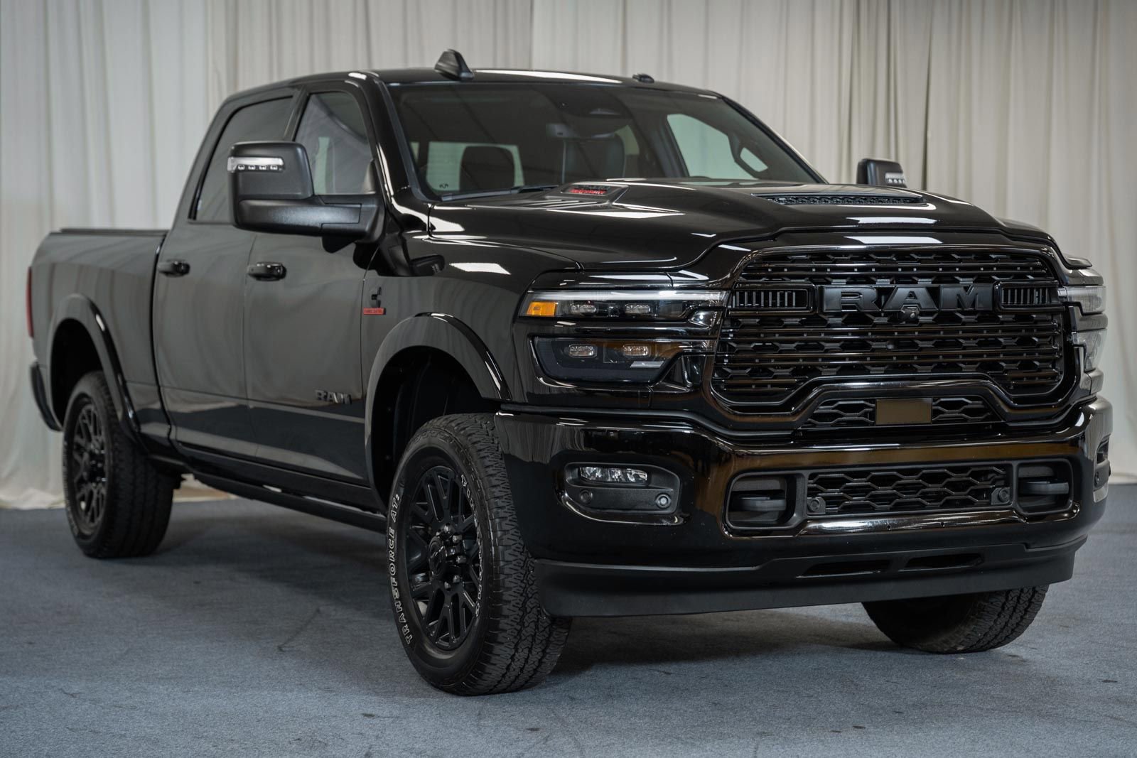 Used 2025 RAM 2500 Limited AWD/4WD image 1