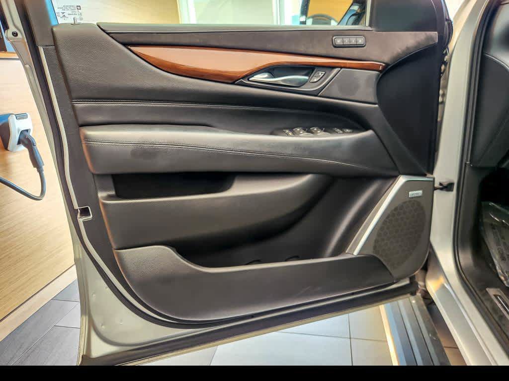 Used 2018 Cadillac Escalade Premium Luxury AWD/4WD image 20