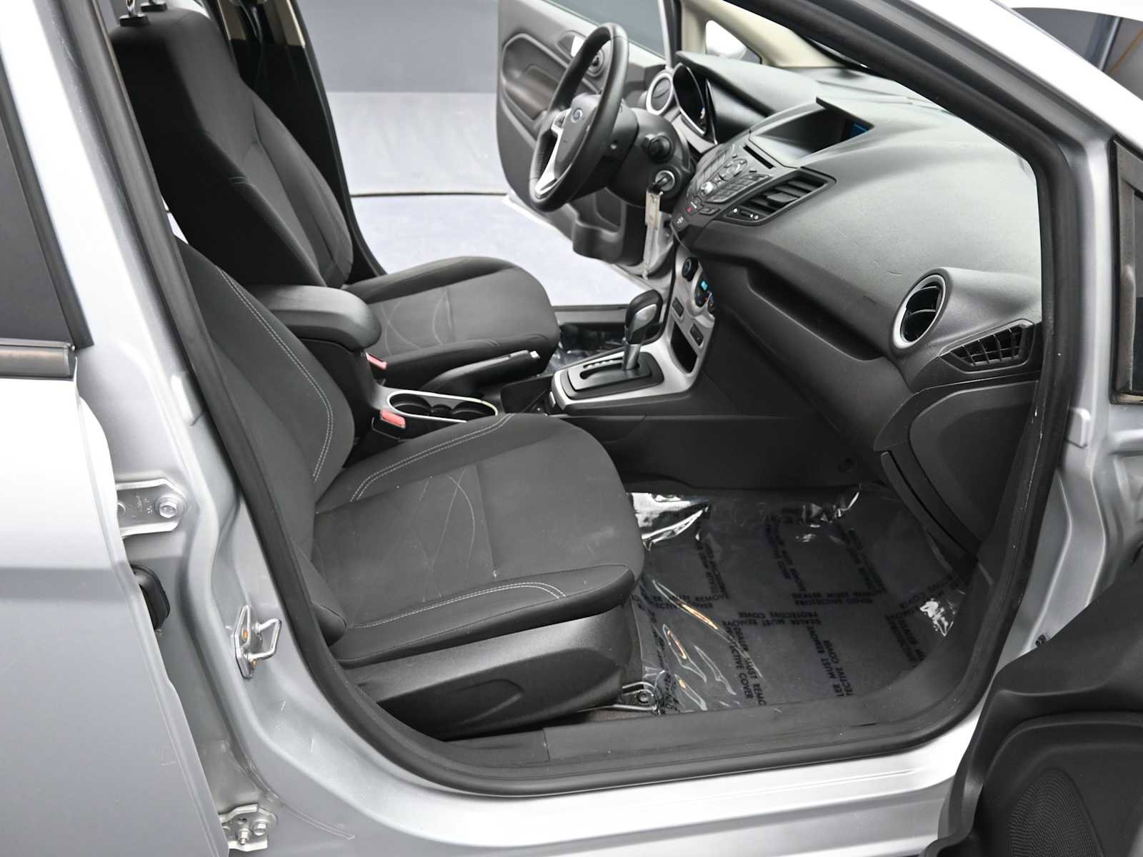 Used 2016 Ford Fiesta SE w/ Cold Weather Package FWD image 16