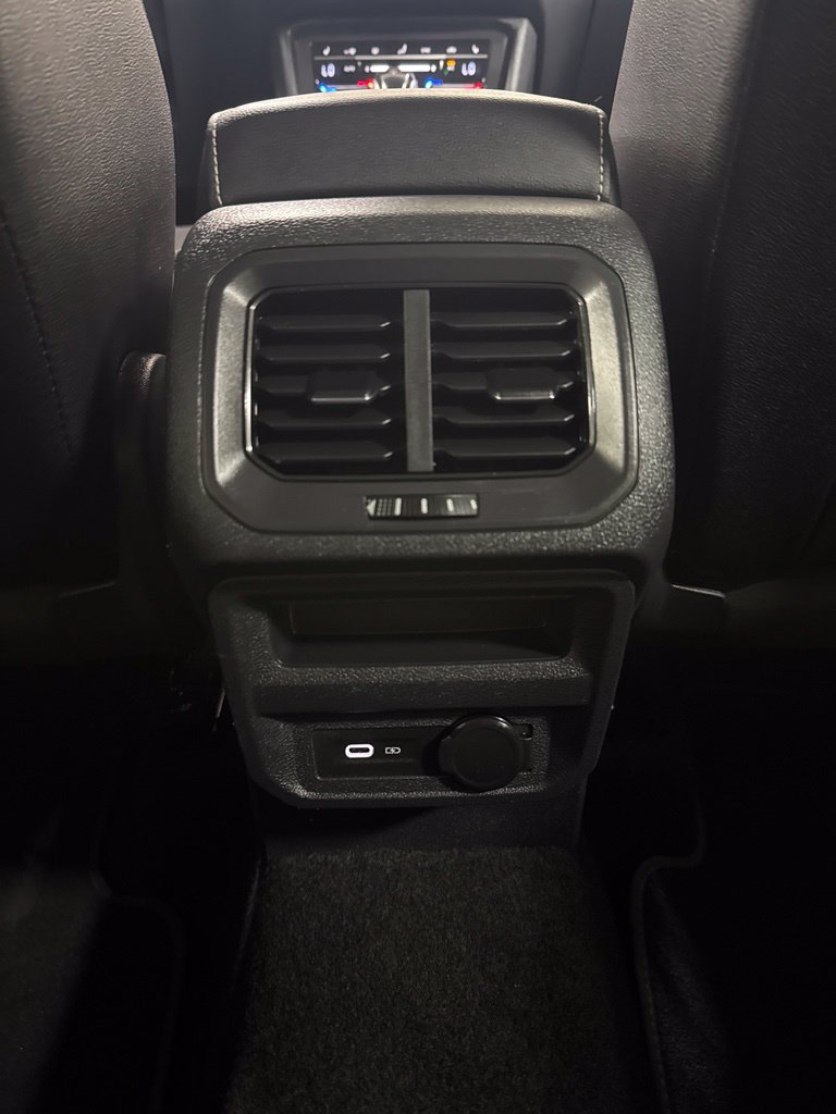 Used 2023 Volkswagen Tiguan SE AWD/4WD image 29