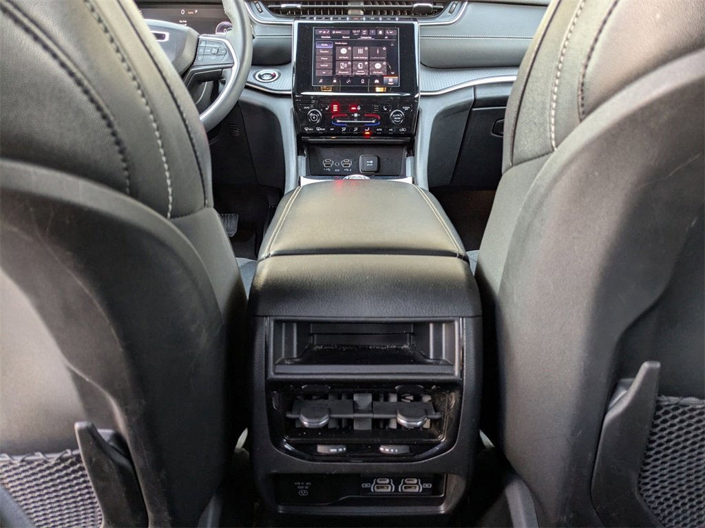 Used 2024 Jeep Grand Cherokee Altitude image 31