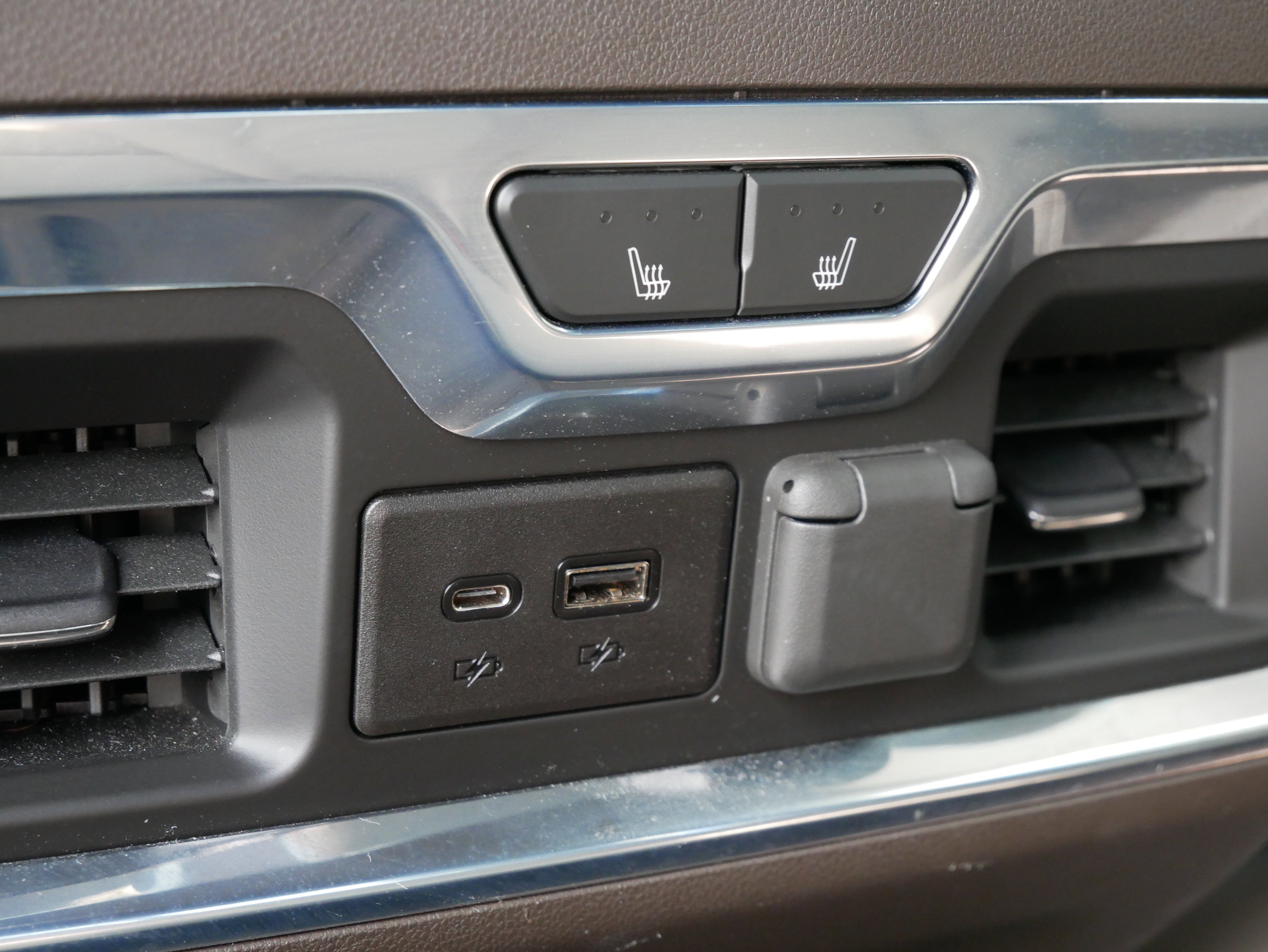 Used 2020 Chevrolet Silverado 1500 LTZ w/ LTZ Premium Package image 13