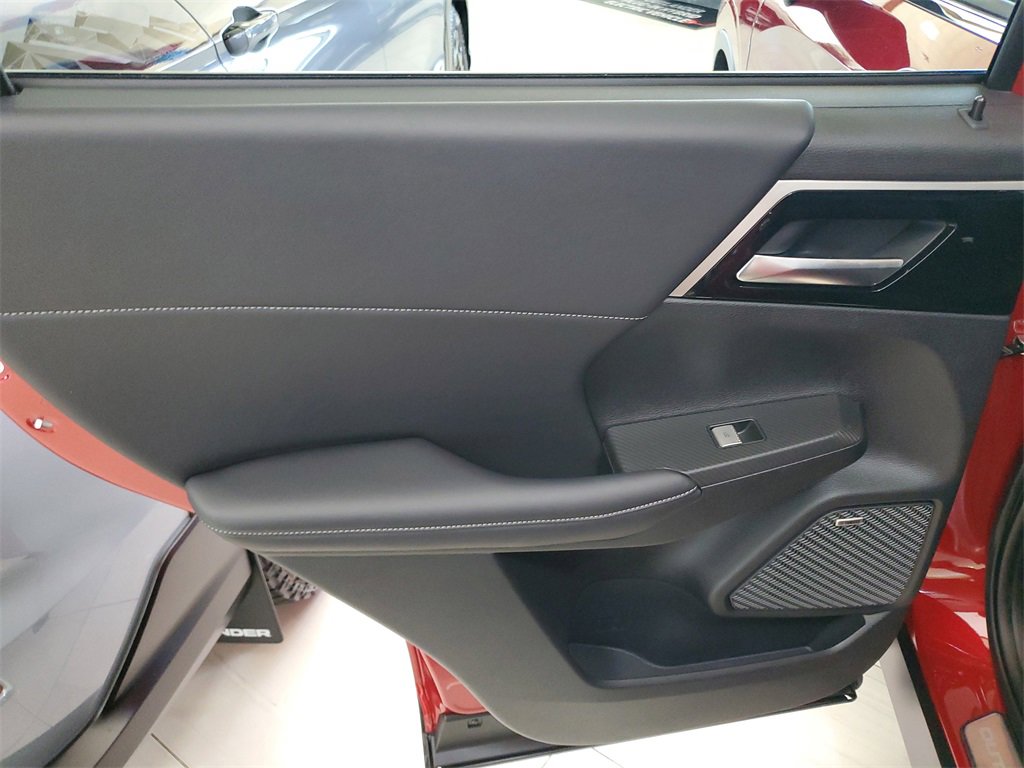 New 2025 Mitsubishi Outlander SE image 12