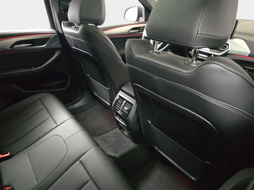 Used 2025 BMW X4 xDrive30i image 14